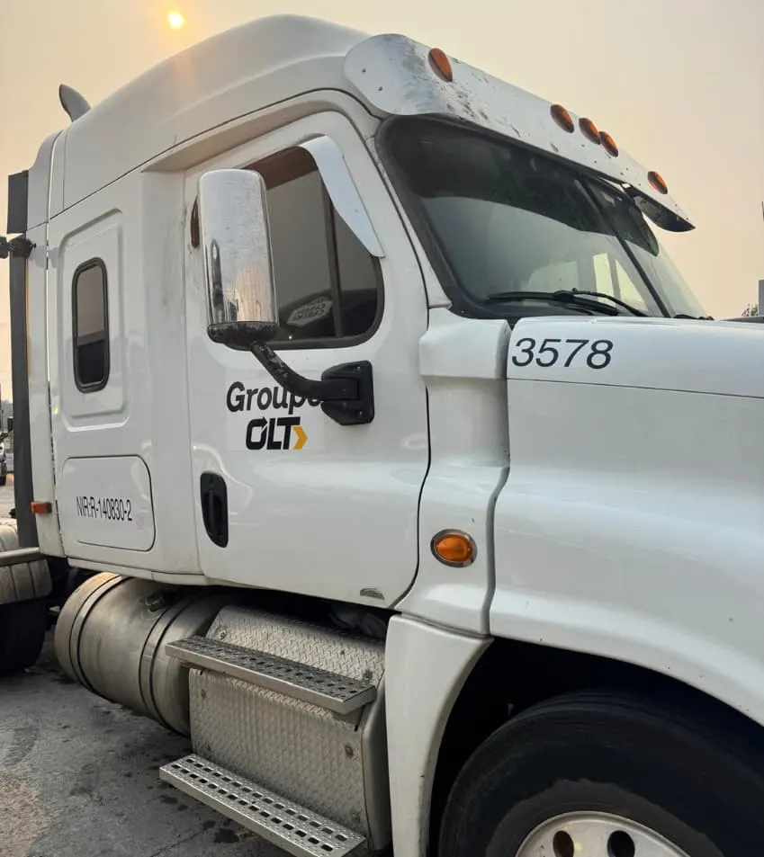 Camion GLT Group la nuit